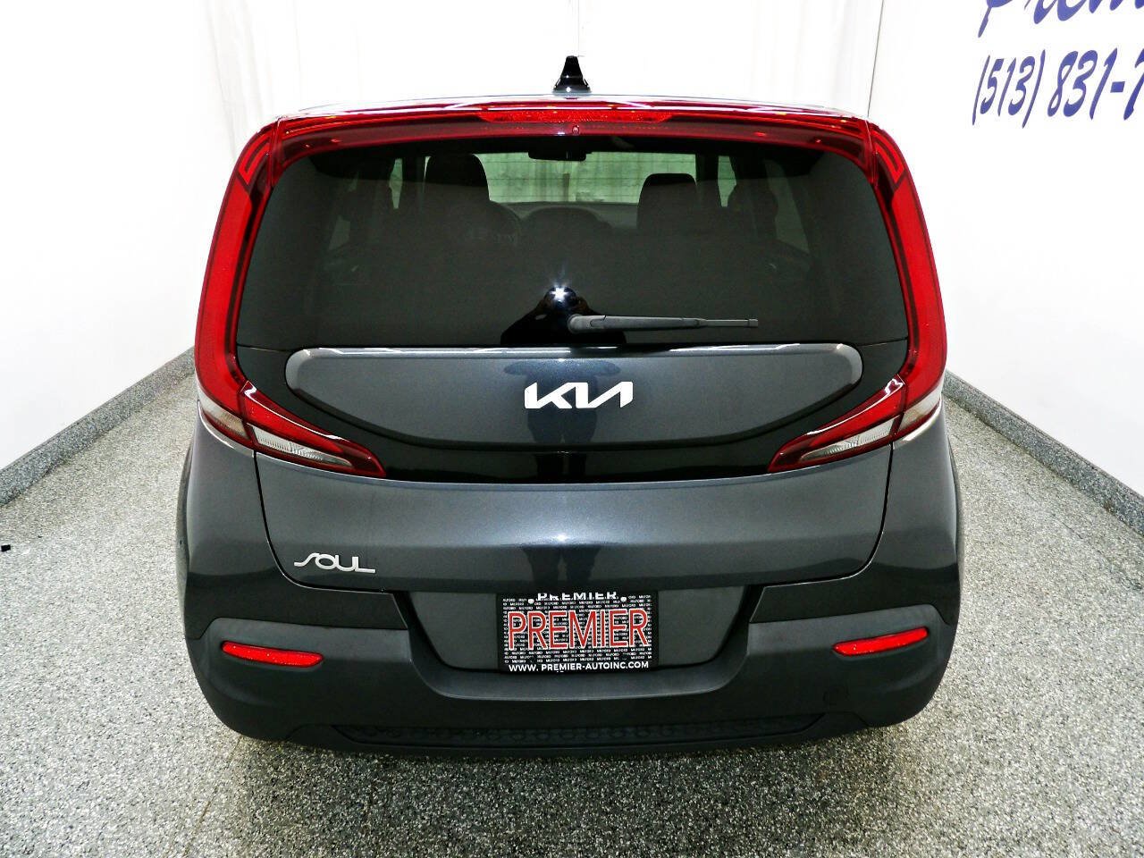 Used 2022 Kia Soul LX w/ Technology Package FWD image 5