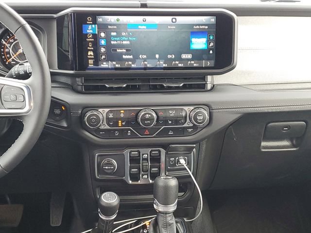 Used 2025 Jeep Wrangler Sahara AWD/4WD image 27