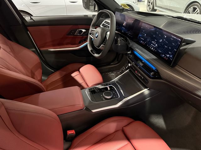 Used 2025 BMW 330i xDrive Sedan w/ M Sport Package AWD/4WD image 27
