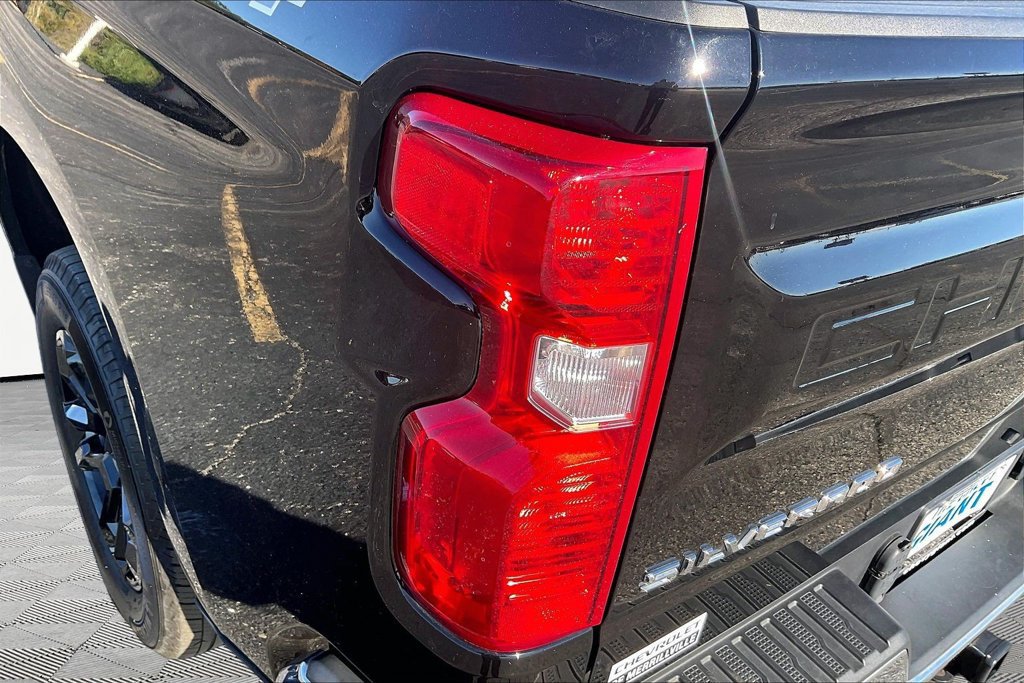Used 2024 Chevrolet Silverado 1500 LT AWD/4WD image 27
