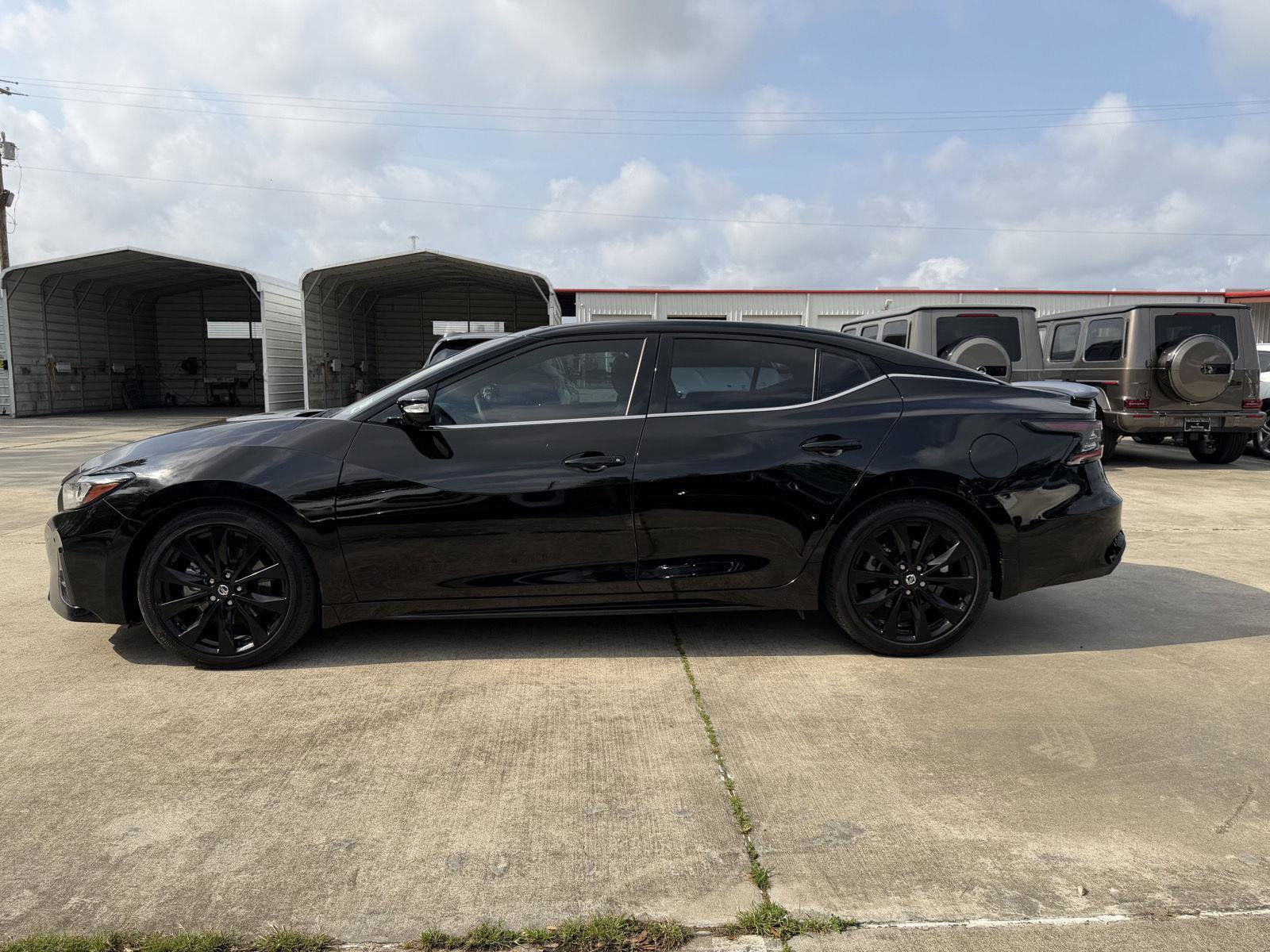 Used 2022 Nissan Maxima SR w/ Sport Mat Group FWD image 16