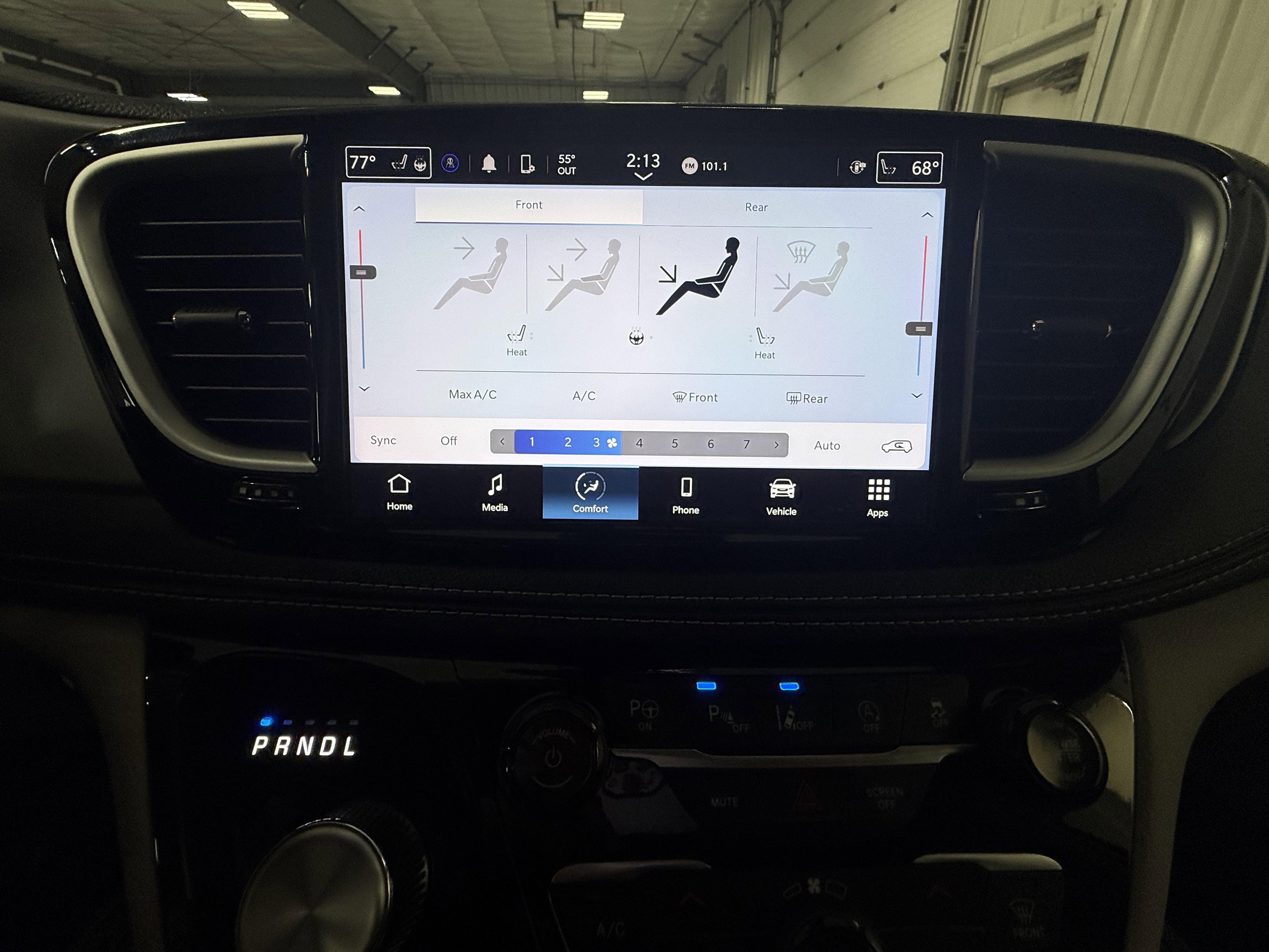 Used 2024 Chrysler Pacifica Touring-L image 29