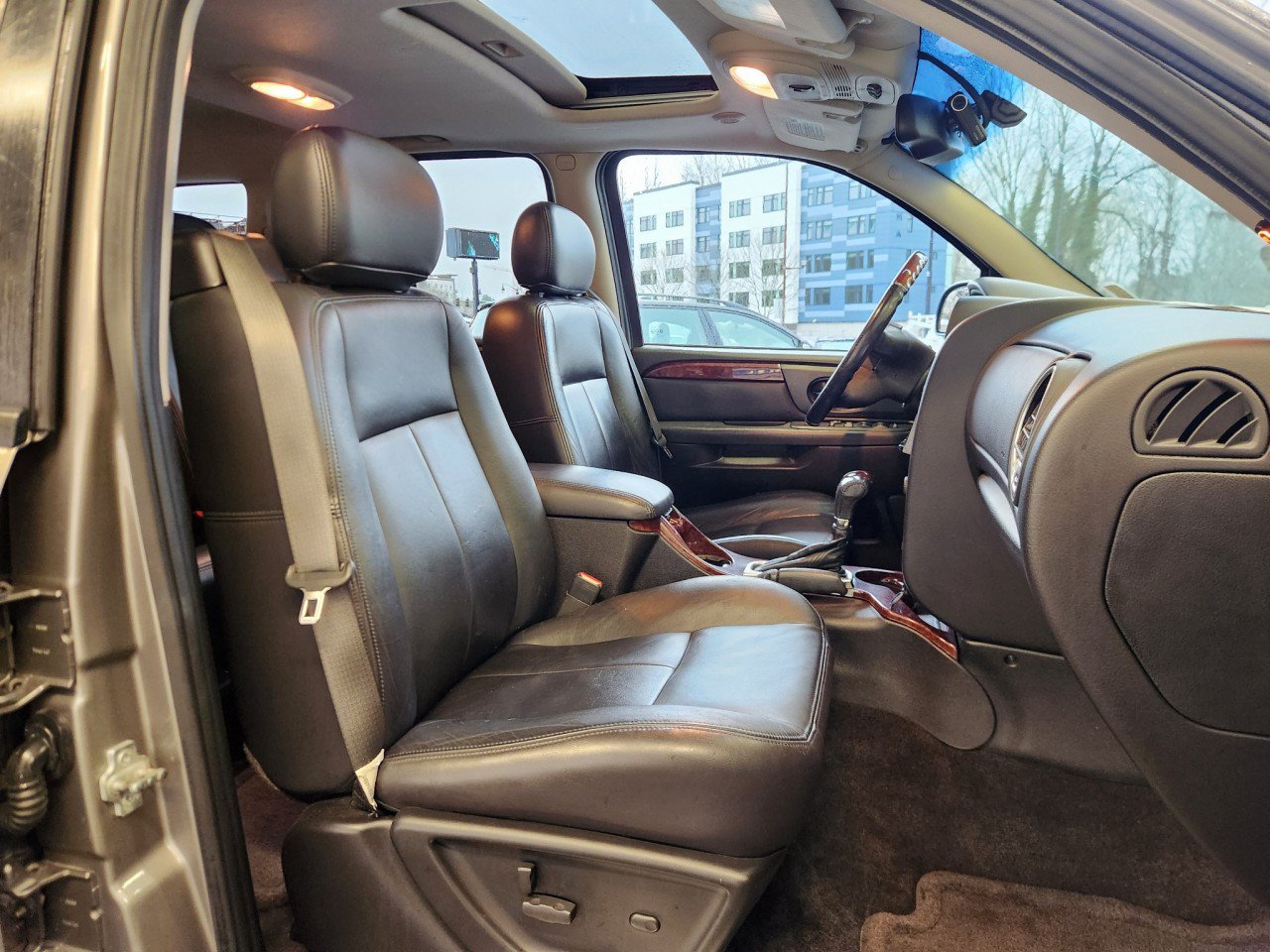 Used 2009 GMC Envoy Denali w/ Sun And 6-Disc Cd Package AWD/4WD image 14