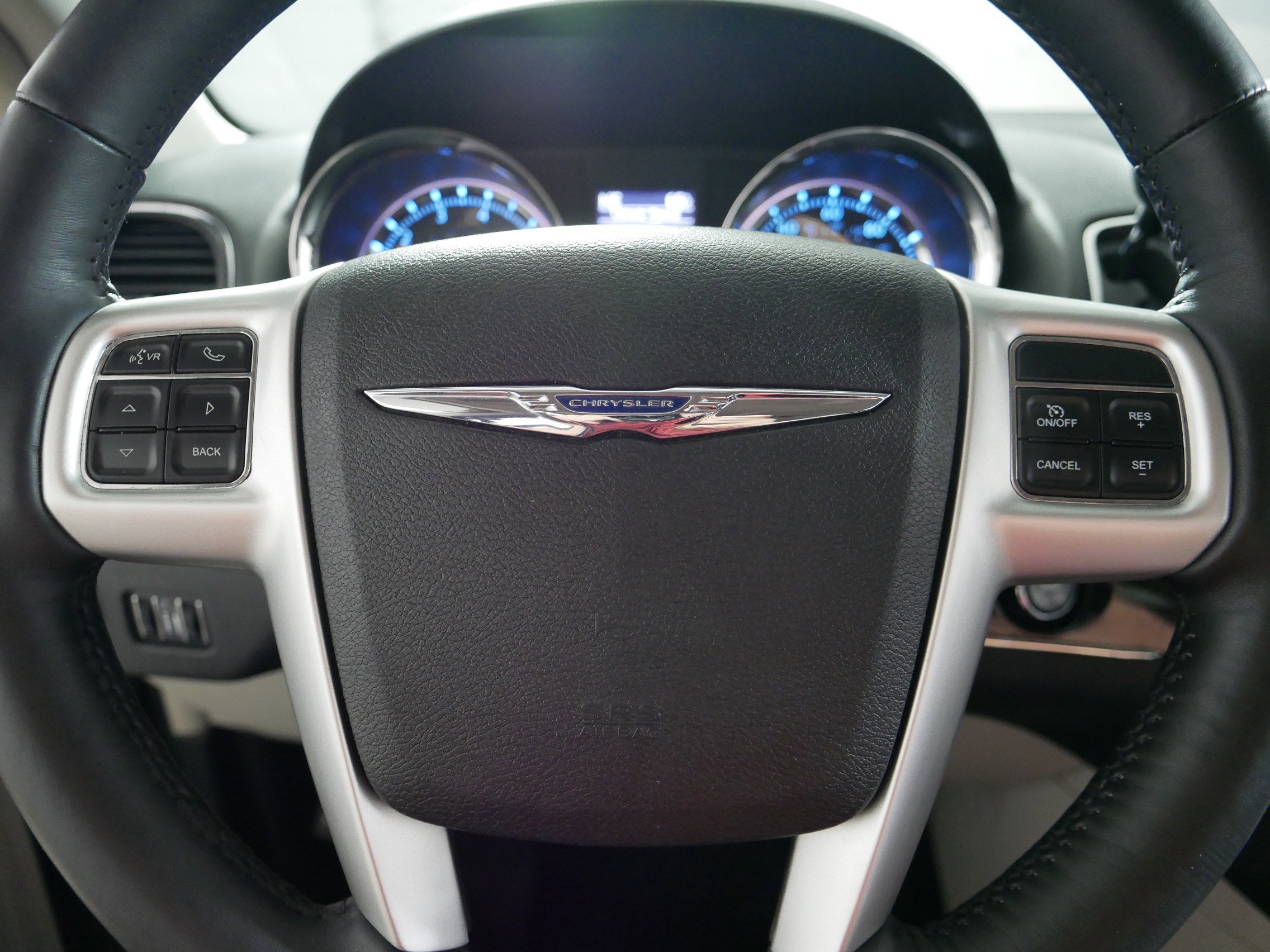 Used 2015 Chrysler Town & Country Touring w/ Driver Convenience Group FWD image 25