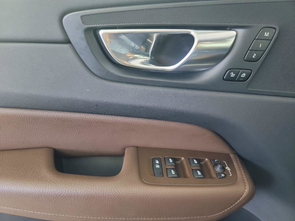 Used 2022 Volvo XC60 B5 Momentum w/ Advanced Package image 25