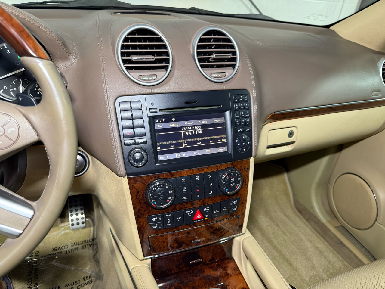 Used 2010 Mercedes-Benz GL 550 4MATIC image 16