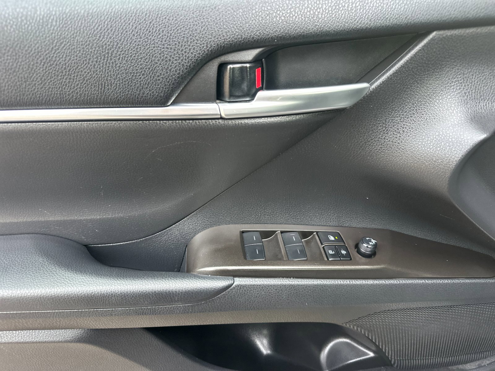 Used 2024 Toyota Camry SE image 10