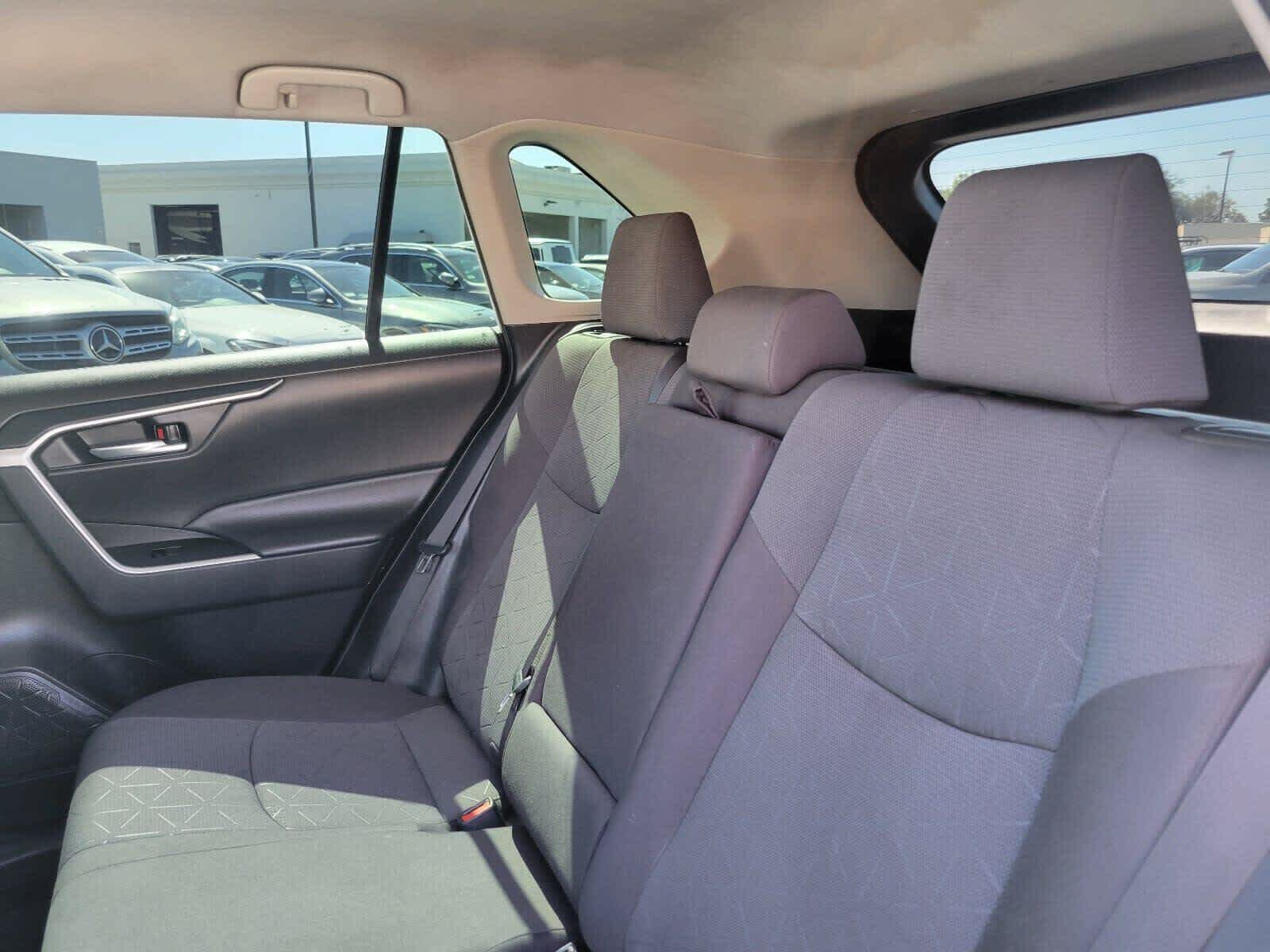 Used 2021 Toyota RAV4 XLE w/ Carpet Mat Package (TMS) FWD image 15