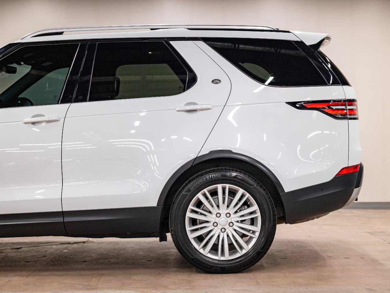 Used 2019 Land Rover Discovery HSE AWD/4WD image 22
