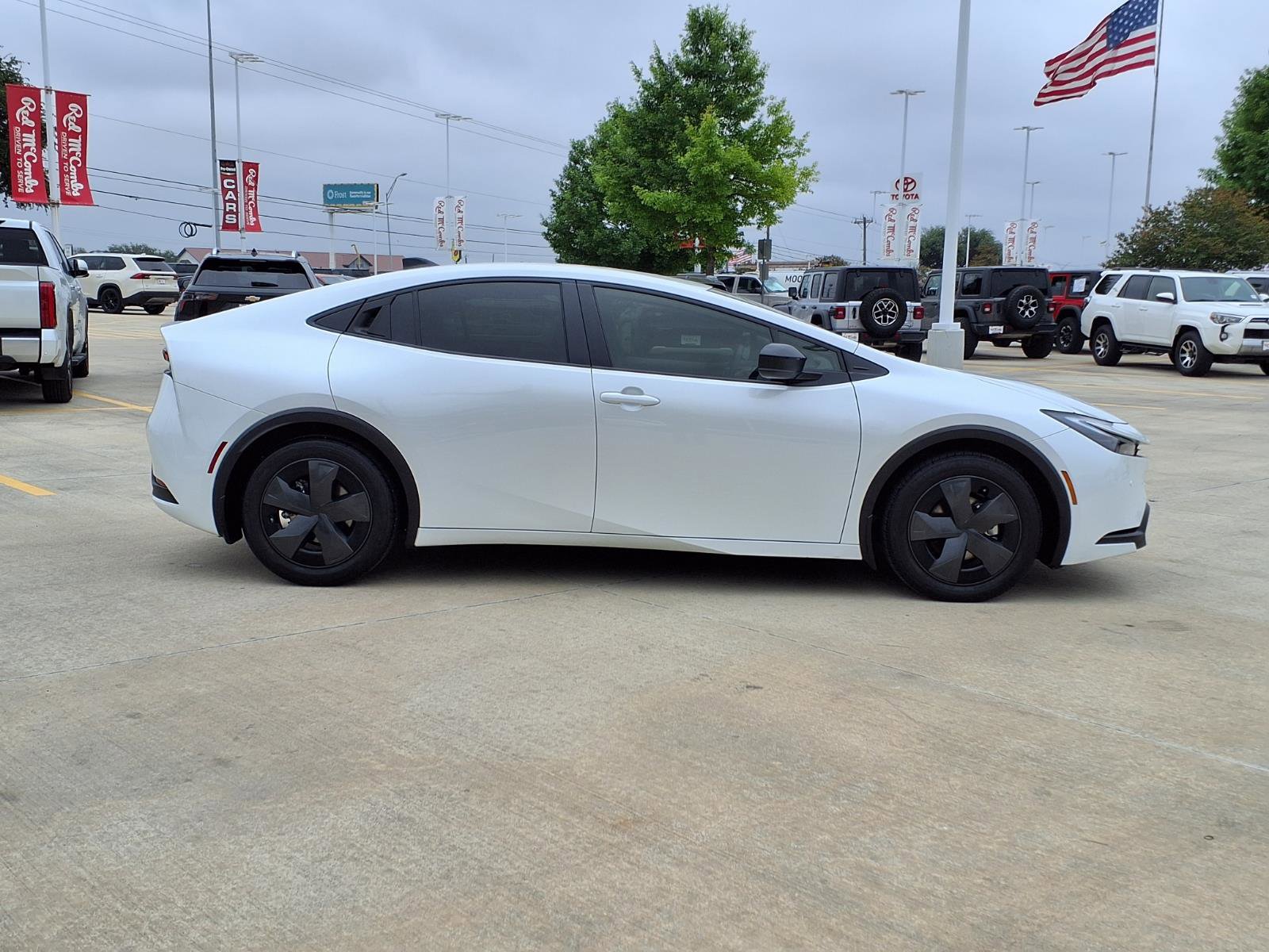 Used 2026 Toyota Prius LE FWD image 4