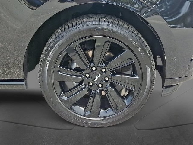 Used 2022 Lincoln Navigator L Reserve w/ Equipment Group 201A AWD/4WD image 11