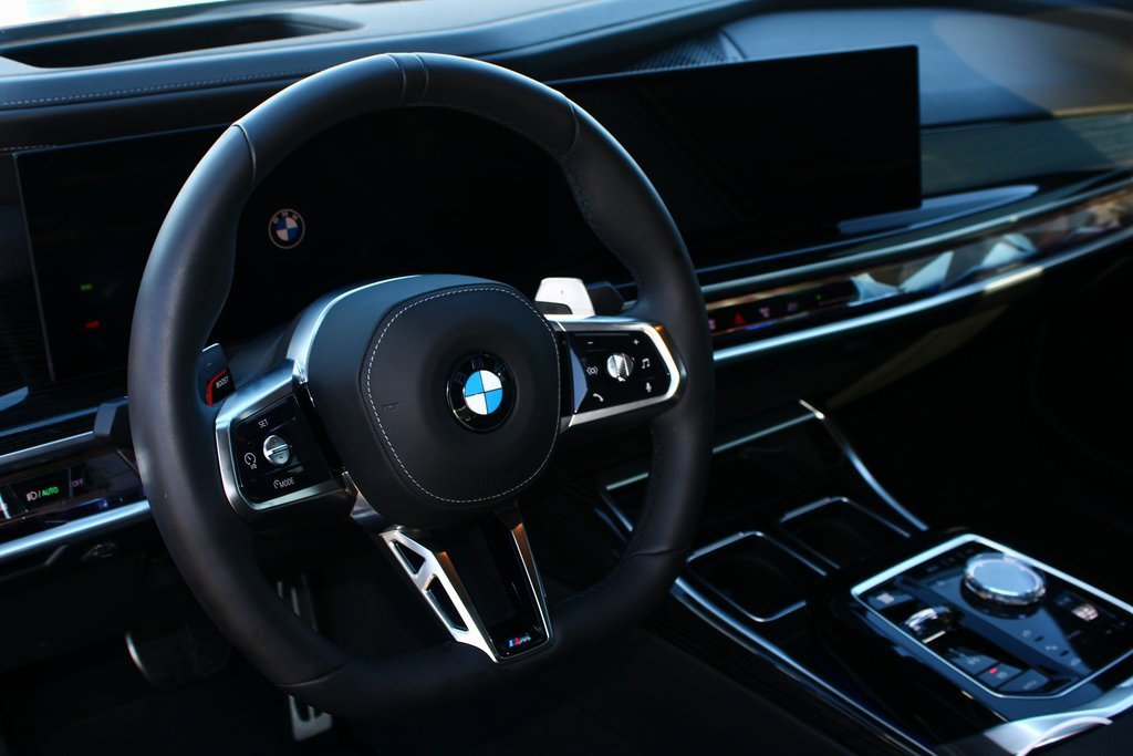 Used 2025 BMW 760i xDrive w/ Executive Package image 4