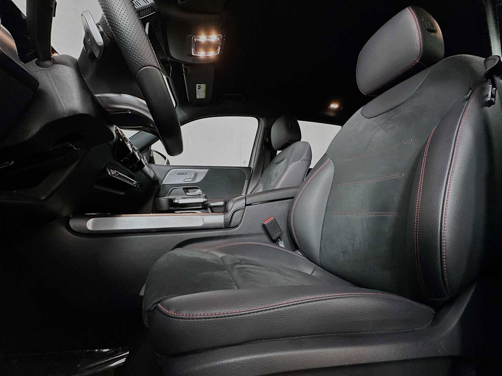 Used 2022 Mercedes-Benz EQB 300 EQB 300 image 5