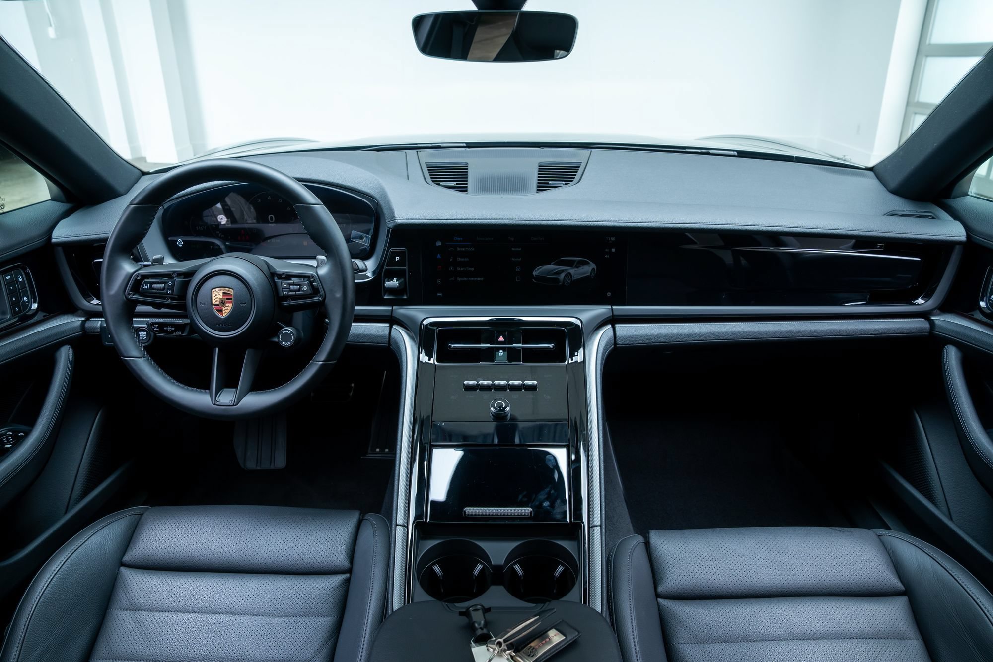 Used 2024 Porsche Panamera RWD image 10