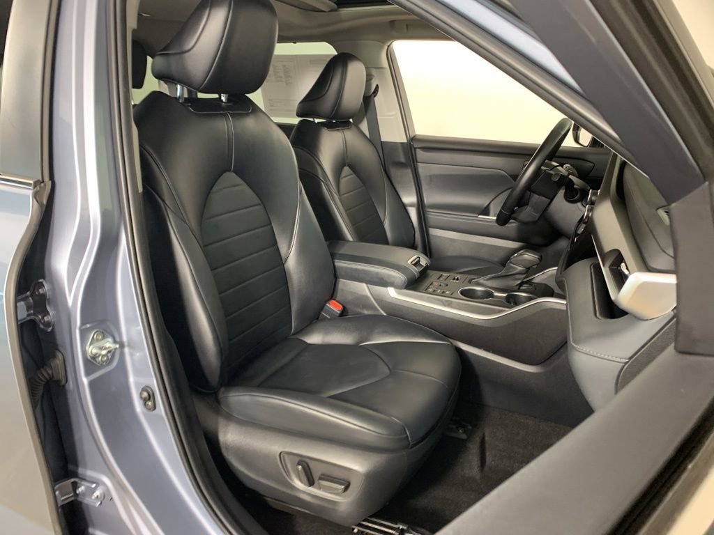 Used 2023 Toyota Highlander XLE image 41