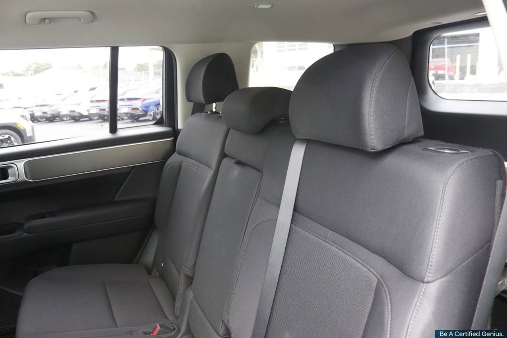 Certified 2025 Hyundai Santa Fe SE image 11