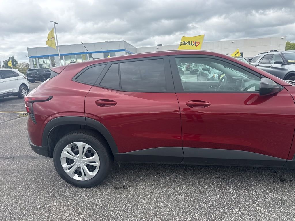 Used 2025 Chevrolet Trax LS image 13
