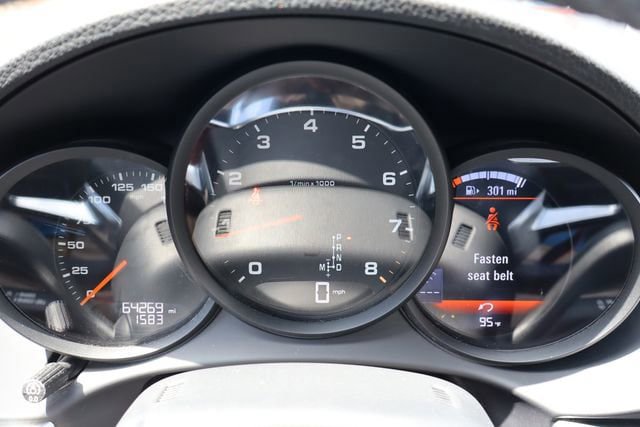 Used 2019 Porsche 718 Cayman RWD image 7