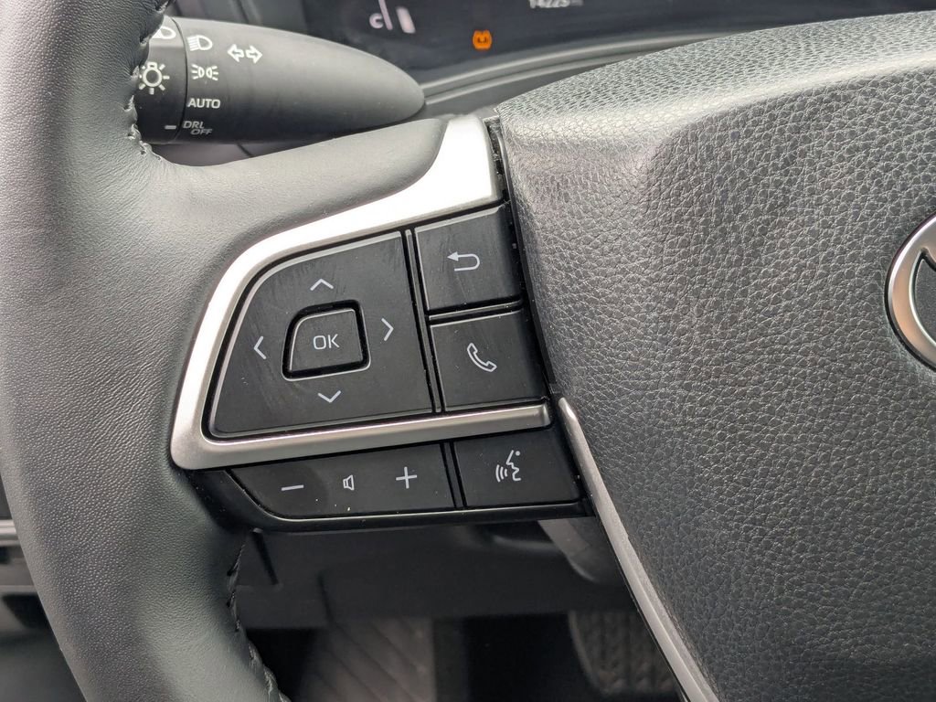 Used 2025 Toyota Grand Highlander XLE image 18