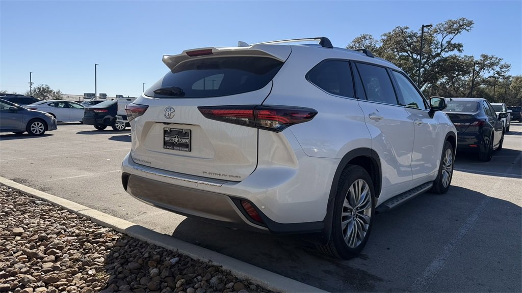 Used 2025 Toyota Highlander Platinum image 6