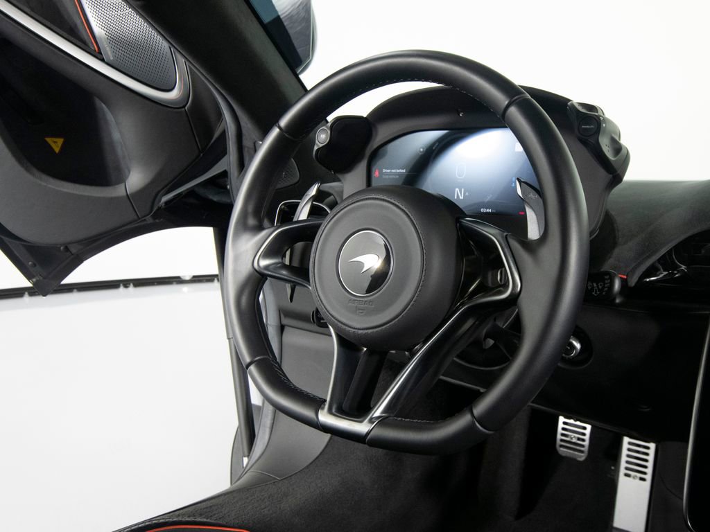 Used 2023 McLaren Artura image 26