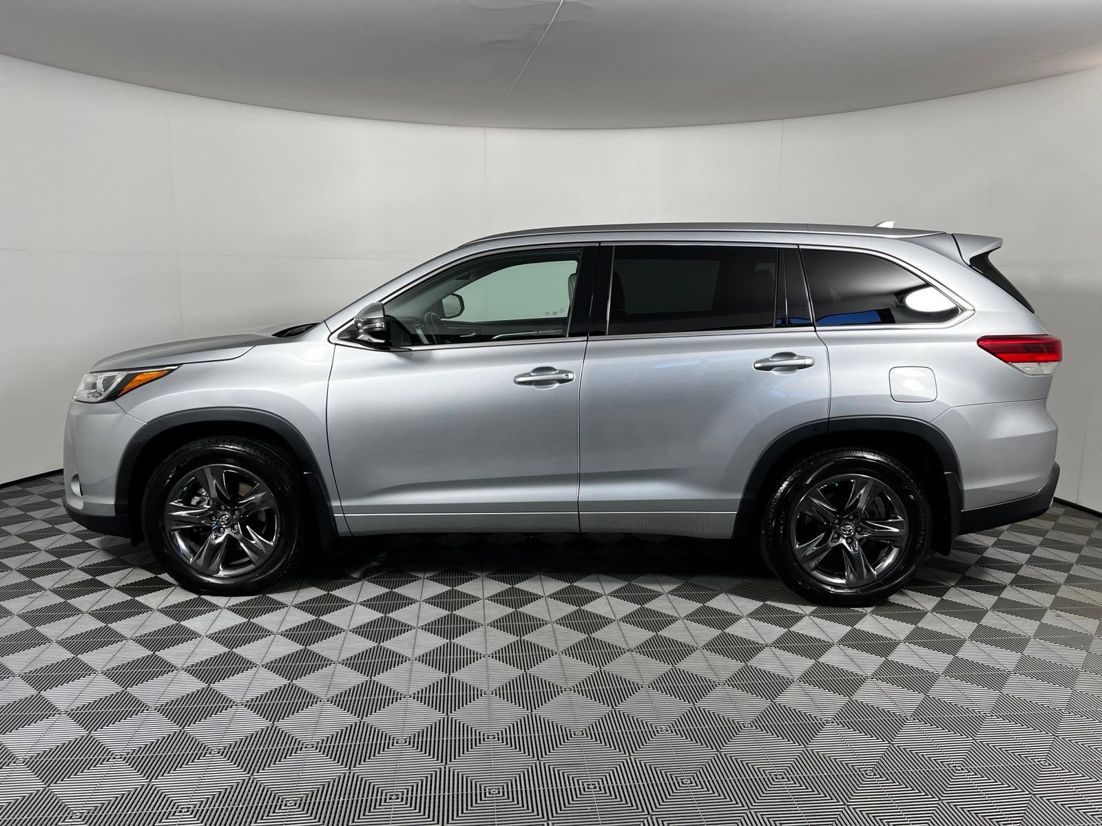 Used 2018 Toyota Highlander Limited Platinum AWD/4WD image 8