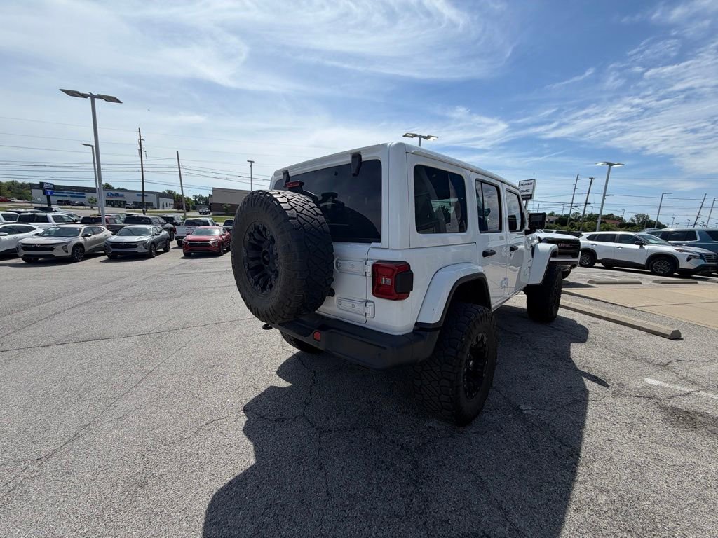 Used 2018 Jeep Wrangler Unlimited Sahara AWD/4WD image 5
