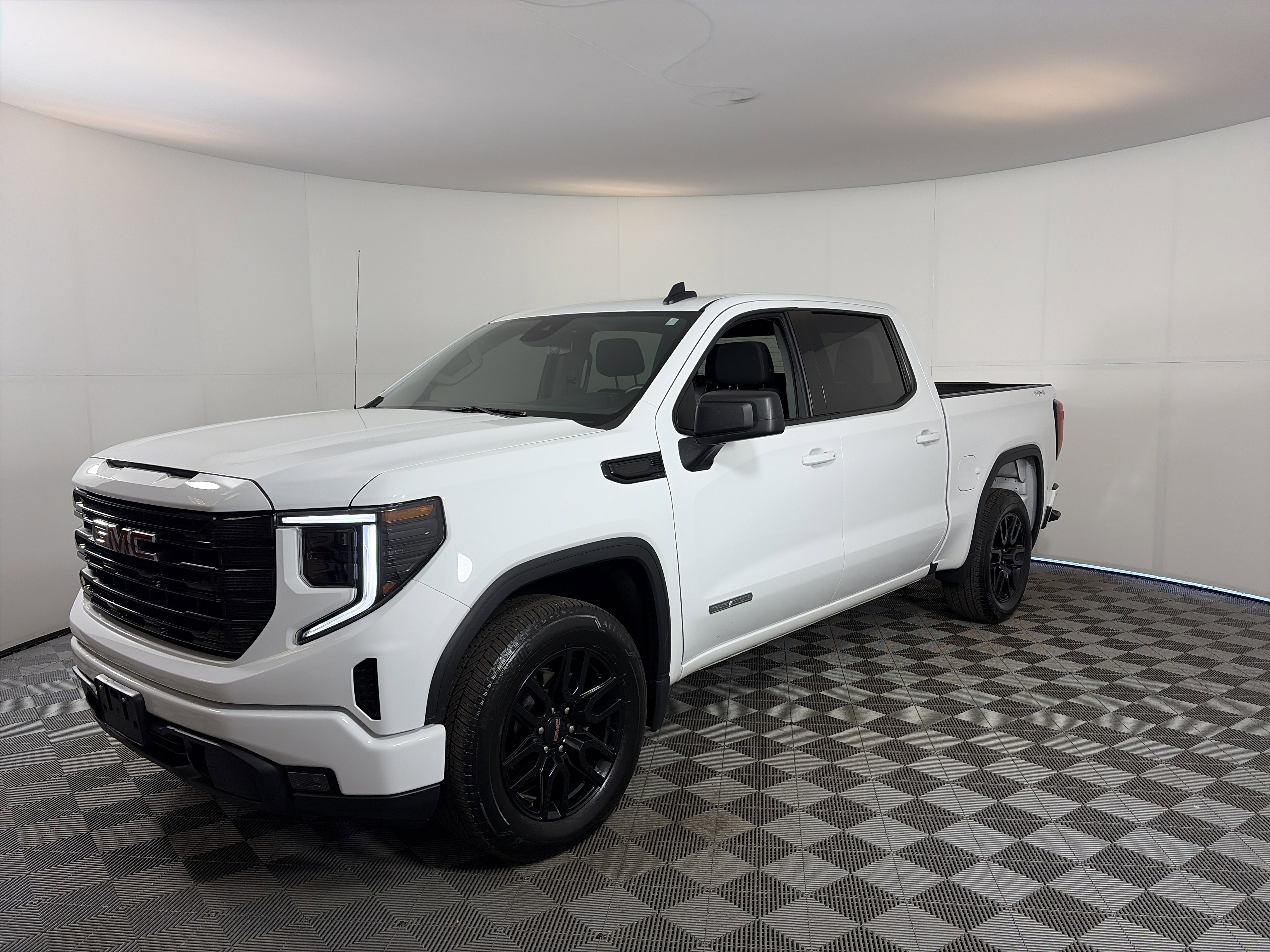 Used 2024 GMC Sierra 1500 Elevation image 2