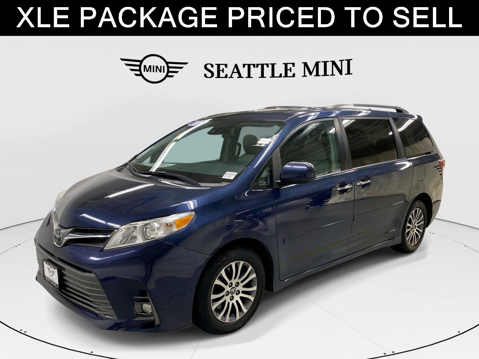 Used 2018 Toyota Sienna XLE image 1