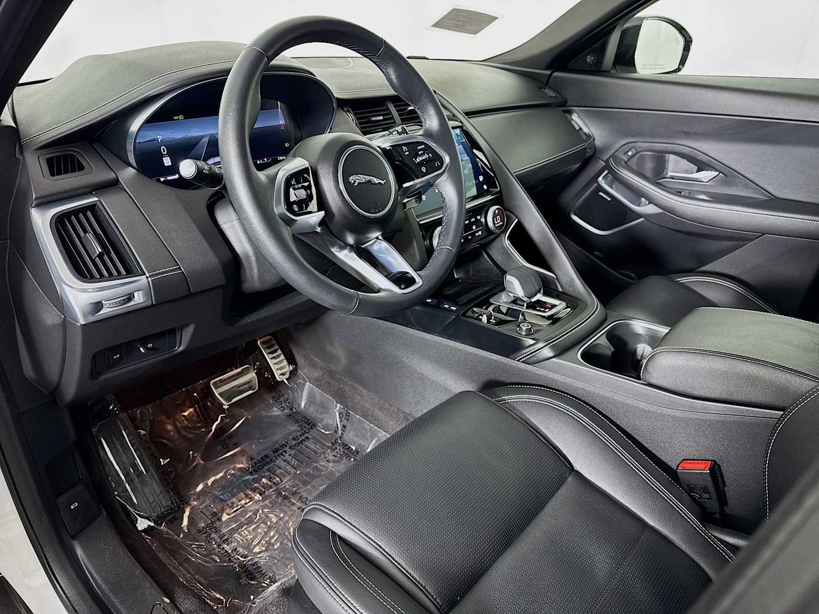 Used 2024 Jaguar E-PACE R-Dynamic SE image 9