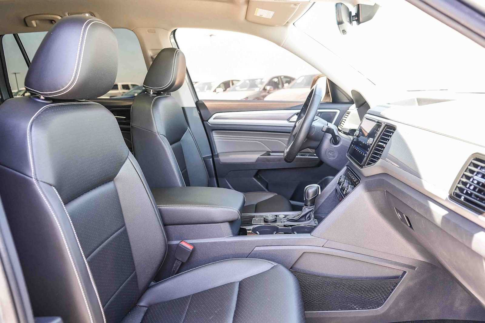 Certified 2023 Volkswagen Atlas SEL R-Line AWD/4WD image 16