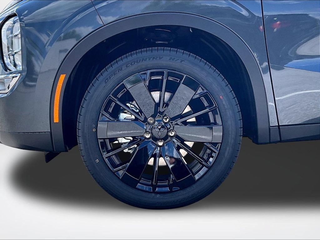 New 2026 Mitsubishi Outlander LE FWD image 13