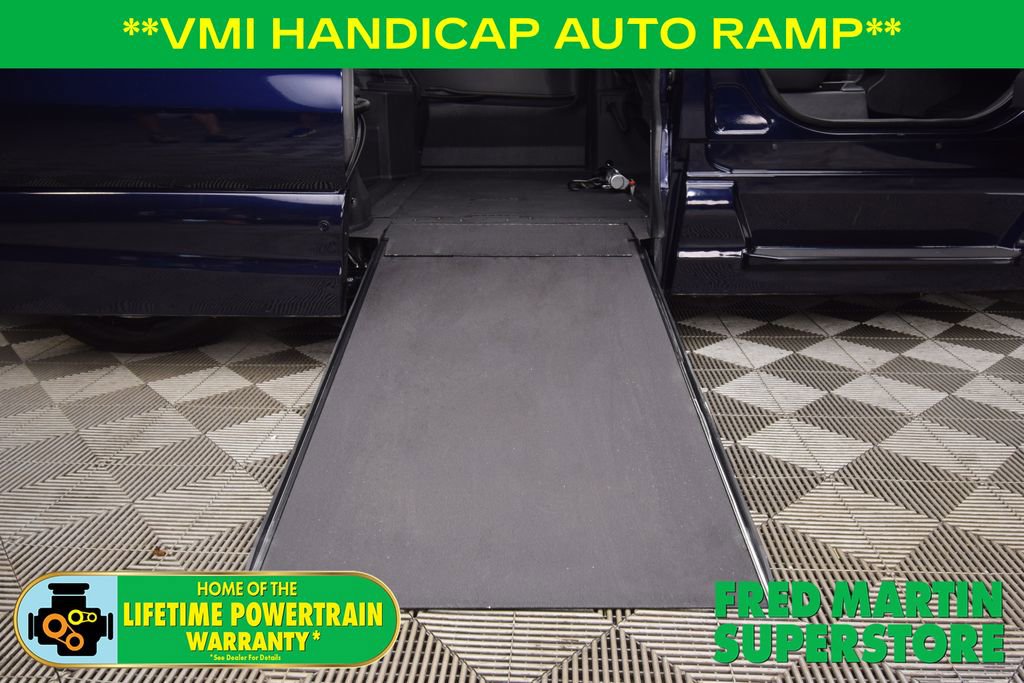 Used 2022 Toyota Sienna XLE image 10