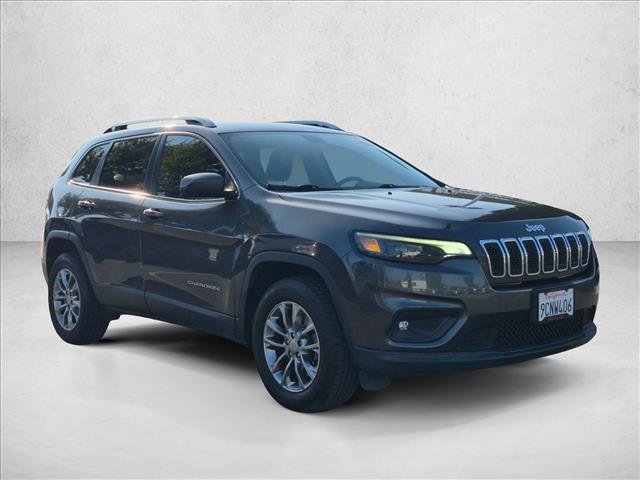 Used 2019 Jeep Cherokee Latitude Plus w/ Cold Weather Group AWD/4WD image 3