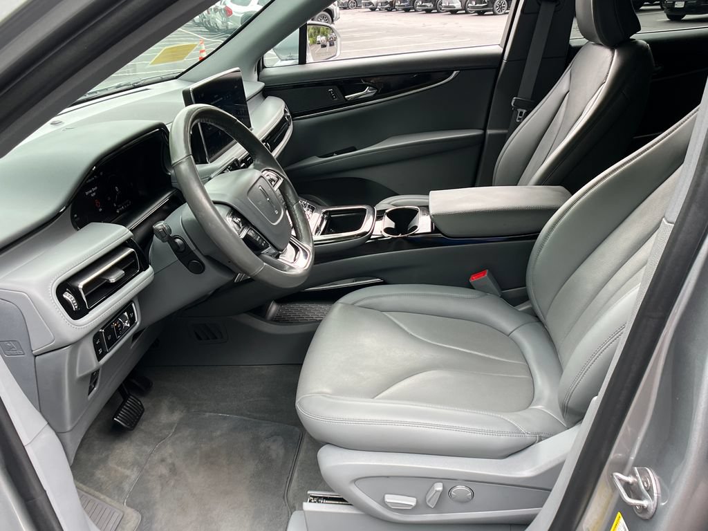 Used 2023 Lincoln Nautilus Reserve AWD/4WD image 9