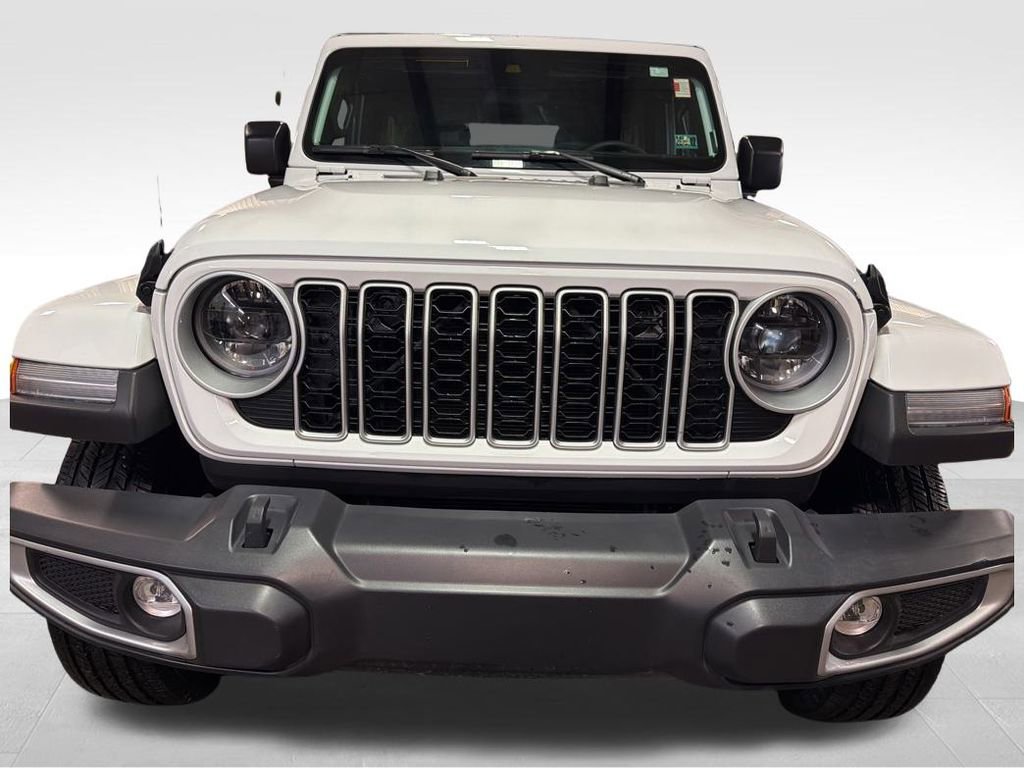 Used 2025 Jeep Wrangler Sahara image 8