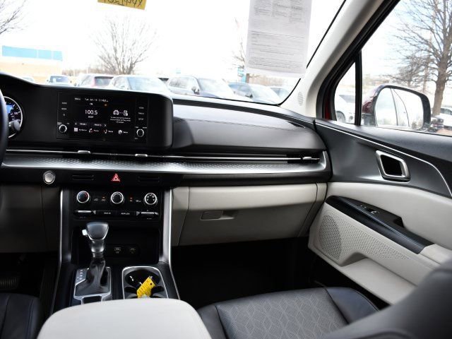 Used 2024 Kia Carnival LX image 20