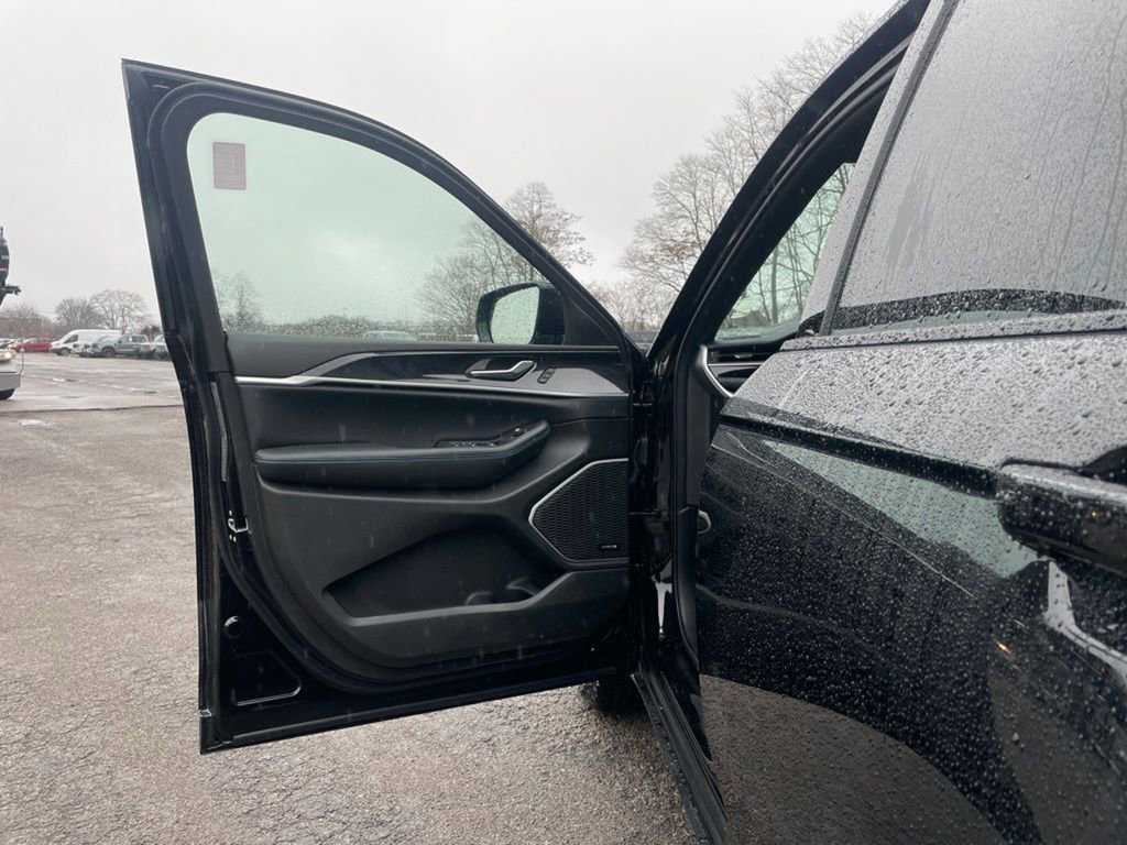 Used 2024 Jeep Grand Cherokee Trailhawk w/ Luxury Tech Group III image 29