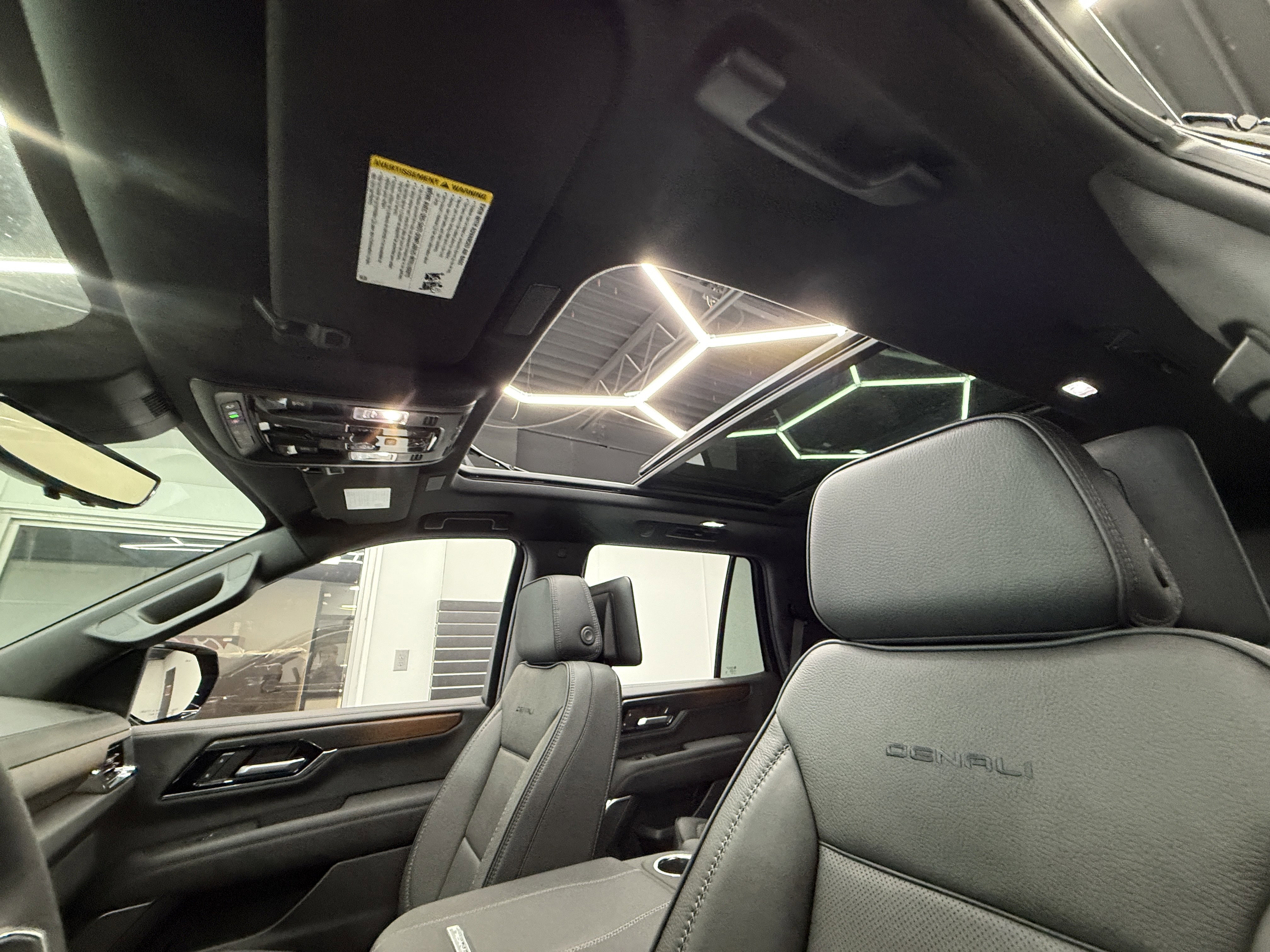 Used 2026 GMC Yukon Denali w/ Denali Reserve Package image 14