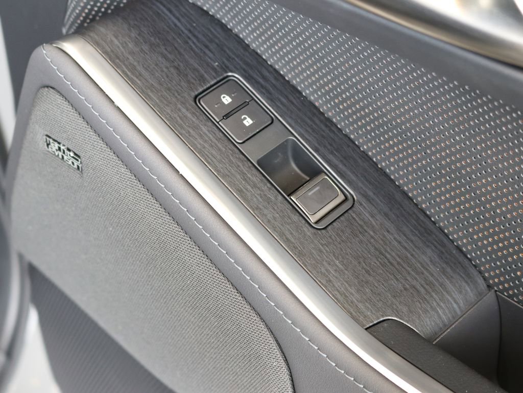 Used 2024 Lexus GX 550 w/ Accessory Package (Z1) image 40