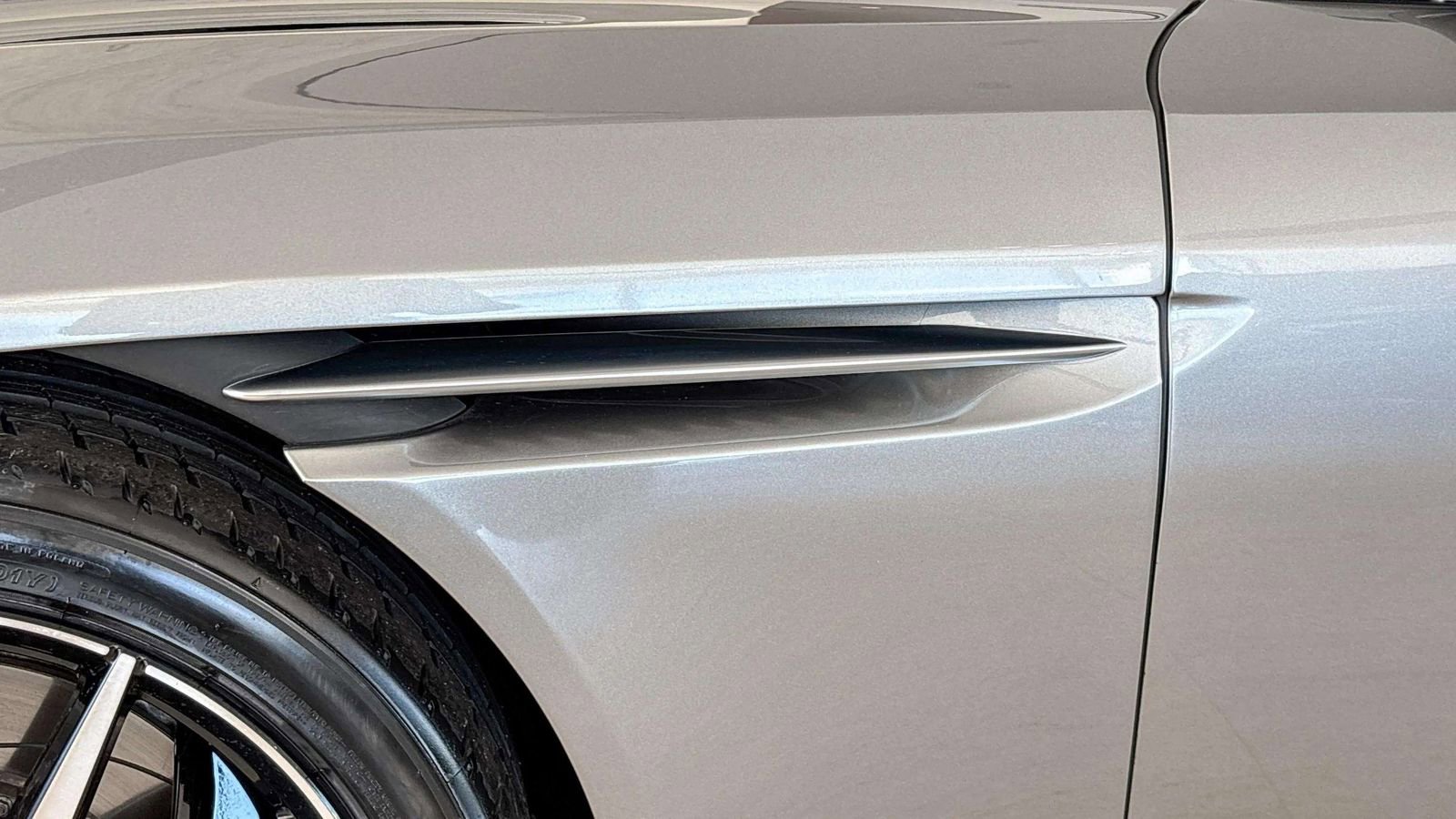 Used 2022 Aston Martin DB11 Coupe image 9