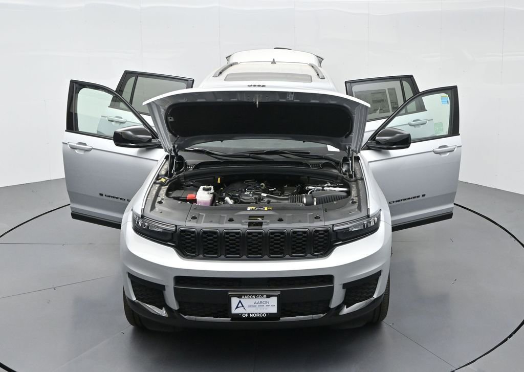 New 2025 Jeep Grand Cherokee L Altitude image 30