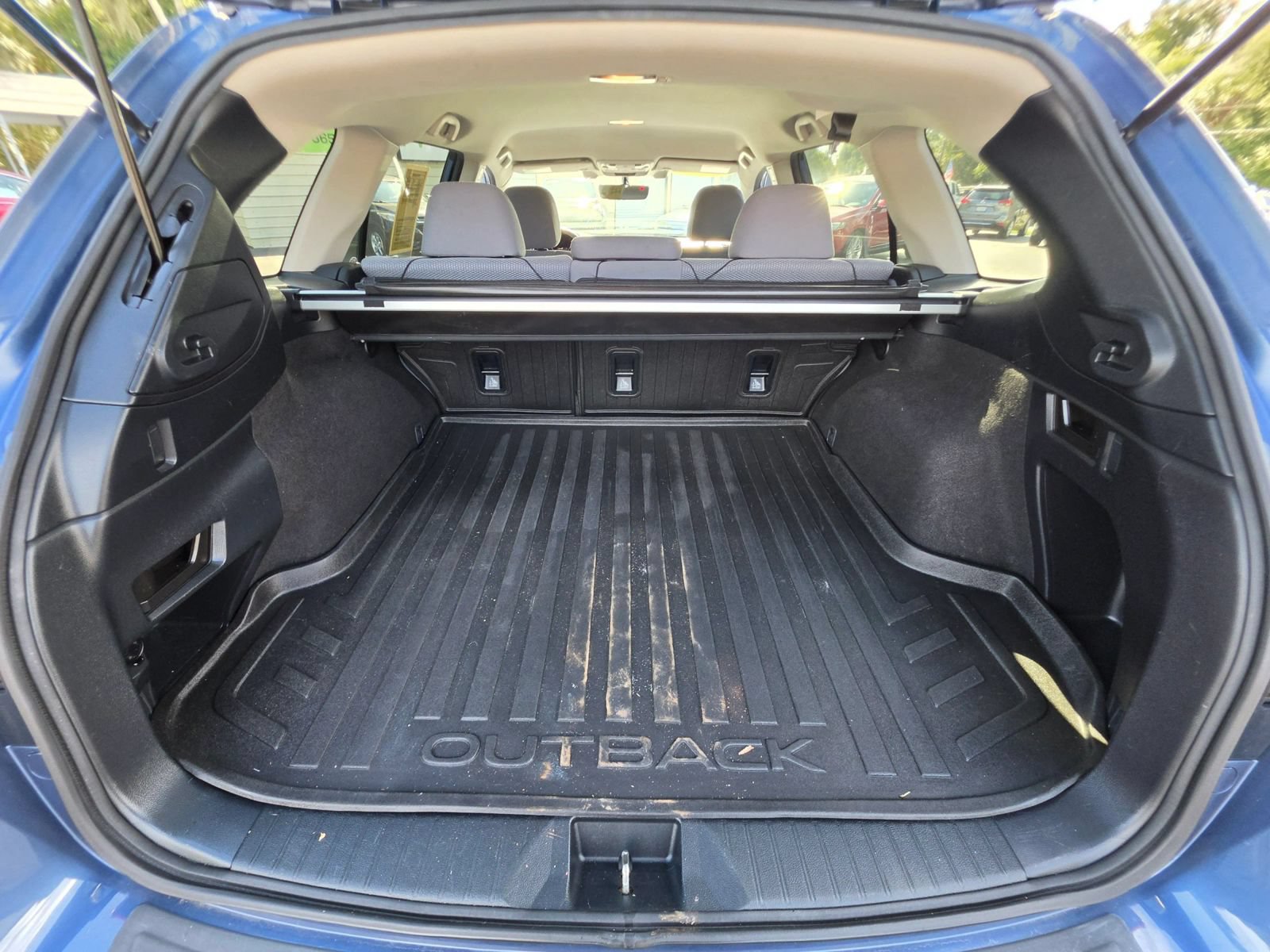 Used 2019 Subaru Outback 2.5i Premium AWD/4WD image 16
