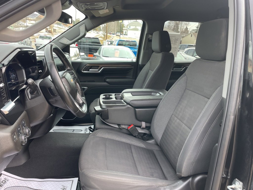 Used 2024 Chevrolet Silverado 1500 LT image 3