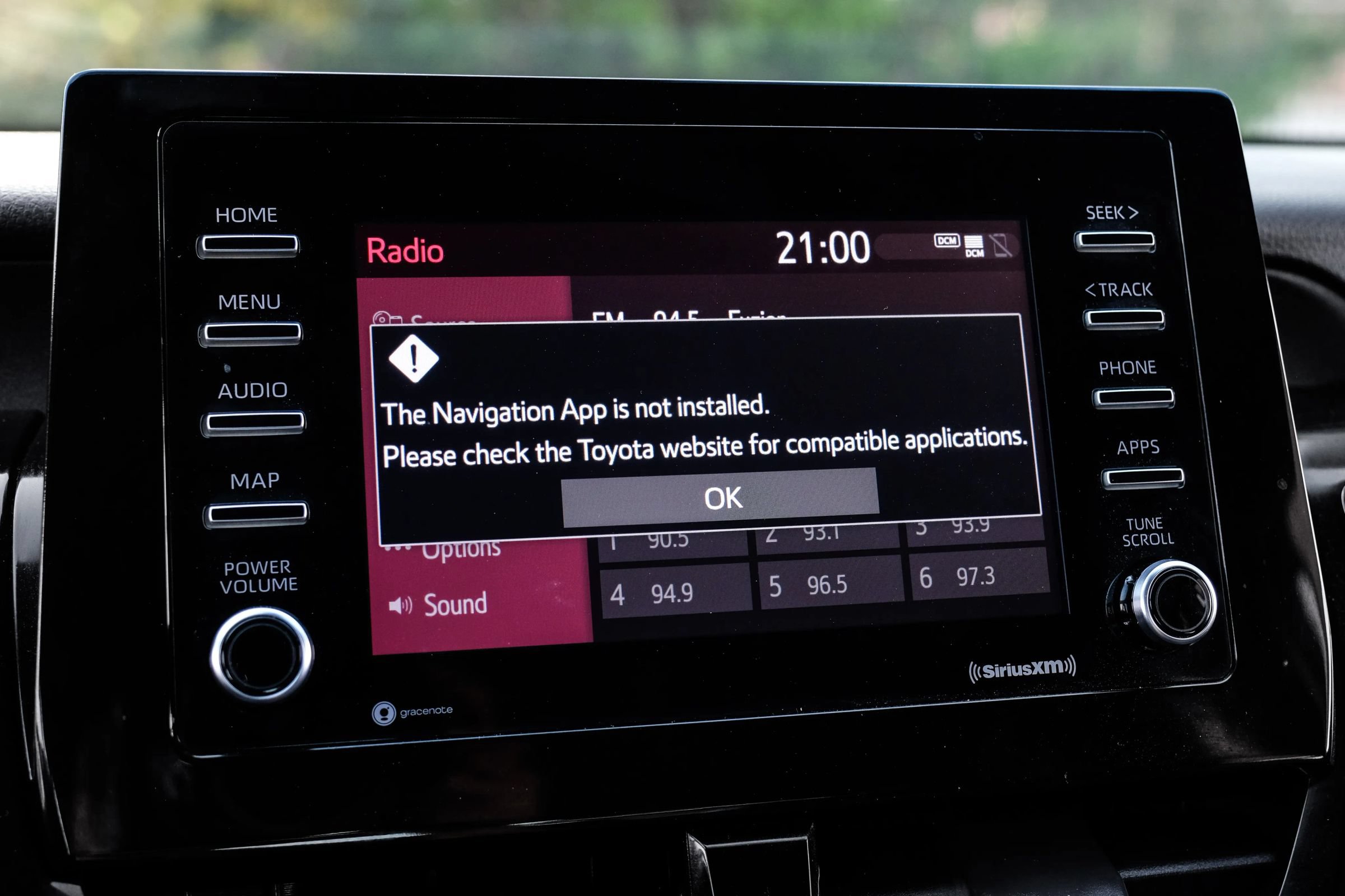 Used 2022 Toyota Camry SE w/ Convenience Package FWD image 32