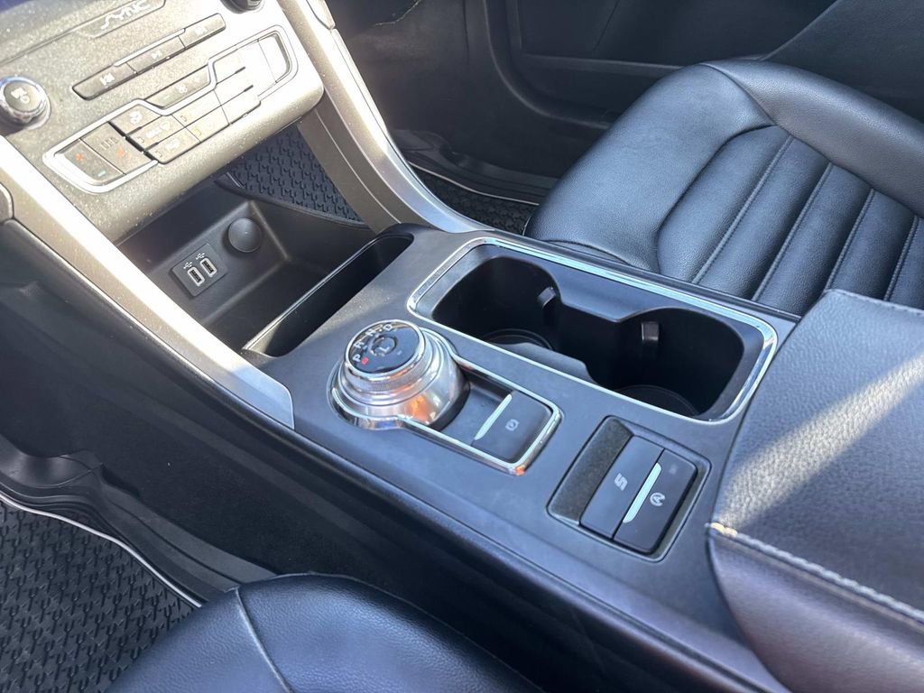 Used 2020 Ford Fusion SEL FWD image 26