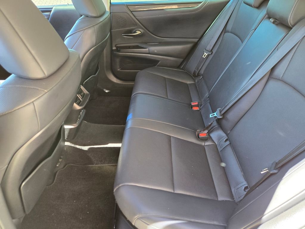 Used 2019 Lexus ES 300h w/ Accessory Package 2 image 7