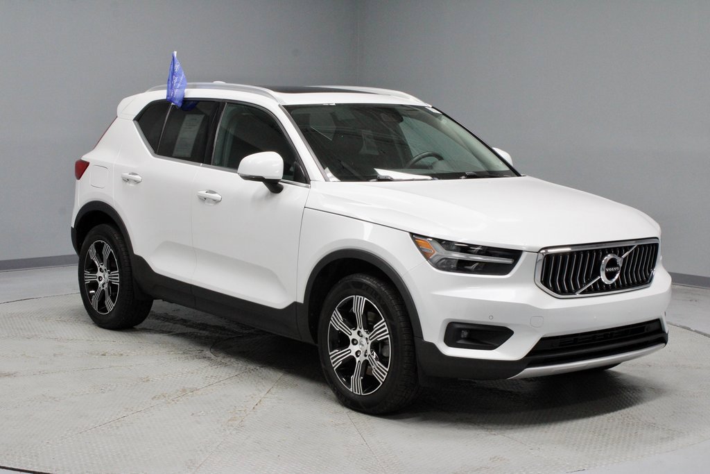 Used 2022 Volvo XC40 T5 Inscription image 1