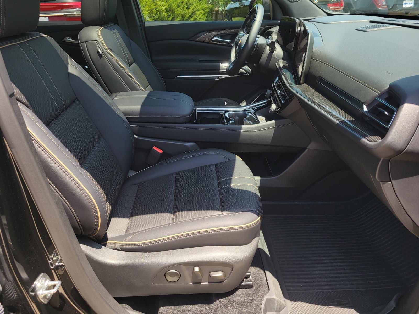 Used 2026 Chevrolet Traverse High Country FWD image 9