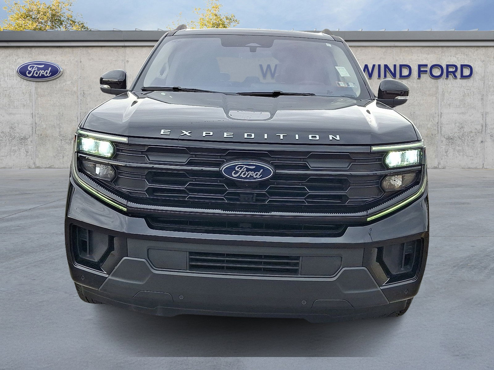 Certified 2025 Ford Expedition Active AWD/4WD image 2